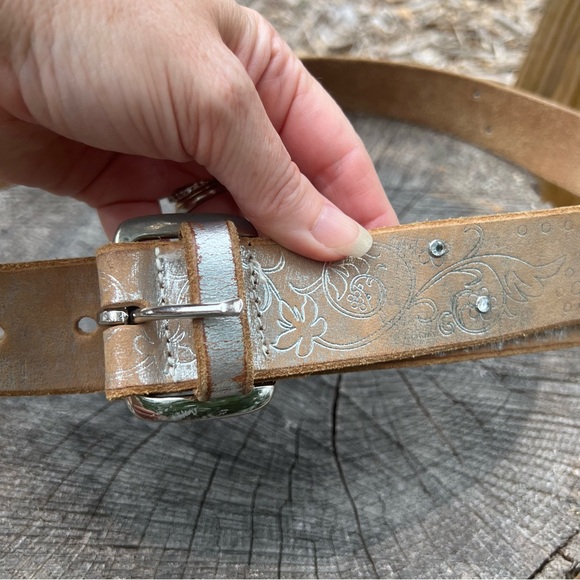 Express Genuine Leather Silver Toned Tan Belt Y2K - Picture 5 of 7